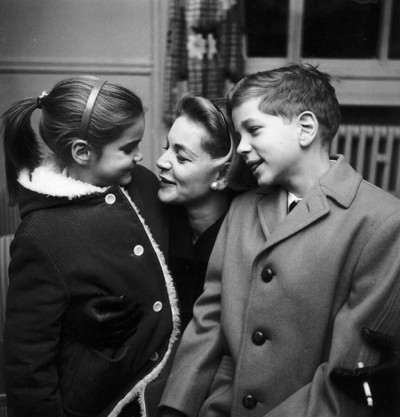 Lauren Bacall Actress with her children in 1959 Our beautiful Wall Art ...