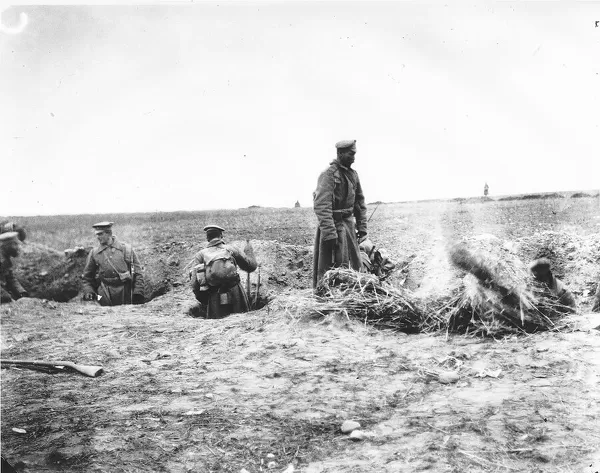 Russian troops digging trenches along the Eastern Front in