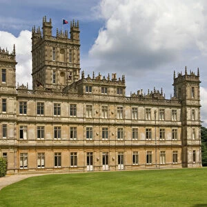 Great Houses Canvas Print Collection: Highclere Castle