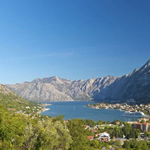 Montenegro Cushion Collection: Lakes