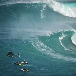 Visual Treasures Cushion Collection: Big Wave Surfing