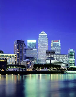 City Collection: Canary Wharf at night J060022