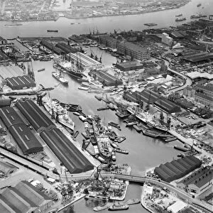 Aerial Photography Cushion Collection: London Docks 1958 EAW071687