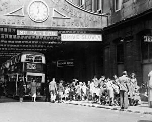 Paddington Fine Art Print Collection: Evacuees waiting outside the departure platform at Paddington in 1939