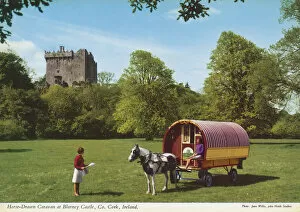 Caravan Collection: Horse-drawn caravan, Blarney Castle, County Cork