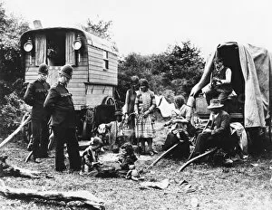 Caravan Collection: Policeman talk to Gypsies on Epsom Downs