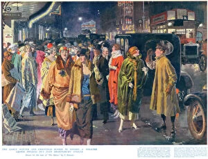 Globe Theatre Greetings Card Collection: Theatre Crowd in Shaftesbury Avenue, London