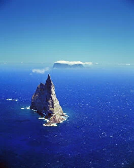 Sea Stacks Collection: Australia - Ball's pyramid, an erosional remnant of a shield volcano & caldera formed 7 million