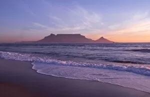 Coastal landscapes Greetings Card Collection: South Africa - Table Mountain, Cape Town