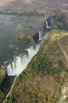 Mosi-oa-Tunya (Victoria Falls) Collection: Zimbabwe / Zambia - Aerial view of the Zambezi River and the Victoria Falls (1700m wide)