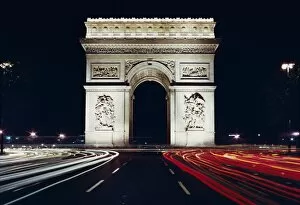 Tour De France Metal Print Collection: Arc de Triomphe at night, Paris, France, Europe