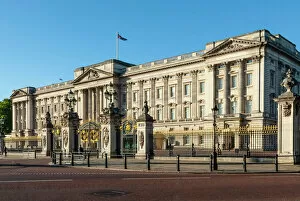 Palace Collection: Buckingham Palace, near Green Park, London, England, United Kingdom, Europe