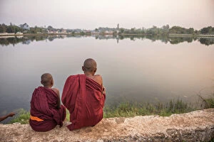 Myanmar Collection: Buddhist Monks at Kandawgyi Lake at sunset, Pyin Oo Lwin (Pyin U Lwin), Mandalay Region