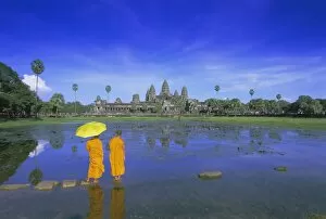 Umbrella Collection: Buddhist monks standing in front of Angkor Wat, Angkor, UNESCO World Heritage Site