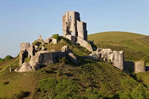 Ancient ruins Jigsaw Puzzle Collection: Corfe Castle, Corfe, Dorset, England, United Kingdom, Europe