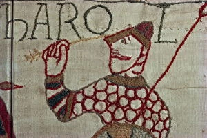 Textiles Collection: Death of King Harold showing an arrow in his eye, Bayeux Tapestry, Bayeux