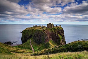 Castle ruins Collection: Dunnottar Castle outside of Stonehaven, Aberdeenshire, Scotland, United Kingdom, Europe