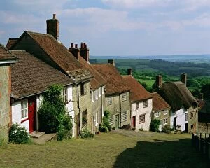 V Iew Collection: Gold Hill, Shaftesbury, Dorset, England, UK