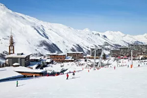 Related Images Collection: Les Menuires ski resort, 1800m, in the Three Valleys (Les Trois Vallees)