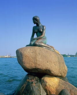 Famous statues Canvas Print Collection: The Little Mermaid statue in Copenhagen, Denmark, Scandinavia, Europe