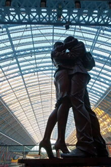 Stations Metal Print Collection: The Meeting Place, bronze sculpture by Paul Day, St. Pancras Station, London