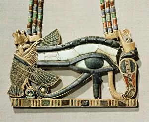 Ancient civilizations Fine Art Print Collection: Pectoral of the sacred eye flanked by the serpent goddess of the North