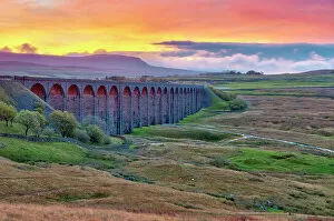 Railway Collection: Pen-y-ghent and Ribblehead Viaduct on Settle to Carlisle Railway, Yorkshire Dales National Park