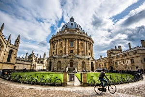 Bicycle Collection: Radcliffe Camera with cyclist, Oxford, Oxfordshire, England, United Kingdom, Europe