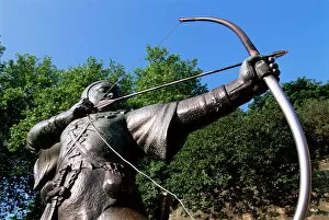 Bow And Arrow Collection: Statue of Robin Hood, Nottingham, Nottinghamshire, England, United Kingdom, Europe