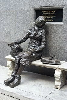 Bronze statues Collection: Statue by Tommy Steele of the eponymous woman of the Beatles song, Eleanor Rigby