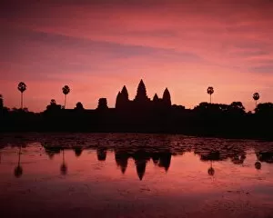 Chinese Fine Art Print Collection: Sunrise at Angkor Wat, UNESCO World Heritage Site, temples of Angkor Wat