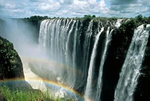 Mosi-oa-Tunya / Victoria Falls Collection: Waterfalls and rainbows, Victoria Falls, UNESCO World Heritage Site, Zambia, Africa