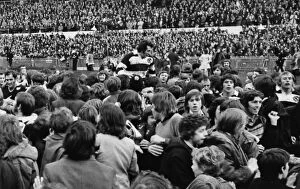 Rugby Framed Print Collection: Gareth Edwards is chaired off the field after the famous game between the All Blacks