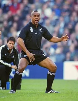 Rugby Canvas Print Collection: Jonah Lomu peforms the Haka