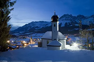Landscape paintings Metal Print Collection: Church & Ellmau ski resort, Ski Welt area, Wilder Kaiser mountains beyond, Tirol, Austria