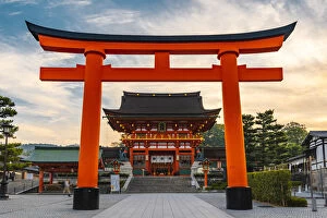 Pagoda Collection: Fushimi Inari-taisha shrine, Fushimi ward, Kyoto, Kyoto prefecture, Kansai region, Japan