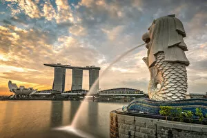 Marina Bay Sands Collection: The Merlion statue with Marina Bay Sands in the background, Singapore
