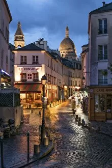 Paris Greetings Card Collection: Montmartre at night with illuminated Sacre Coeur Basilica in the background, Paris