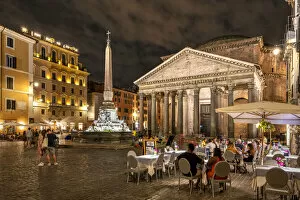 Cultural icons Cushion Collection: Night view of Pantheon, Rome, Lazio, Italy
