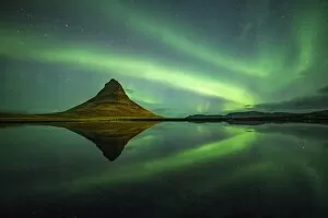 Snaefellsness Peninsula Collection: Northern lights above Kirkjufell Mountain, Snaefellsnes peninsula, Western Iceland
