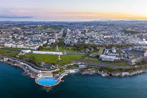 Gavin Hellier Collection: Plymouth, city skyline, Hoe park and lighthouse, Plymouth Sound, Devon, England
