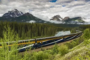 Nature art Poster Print Collection: Rocky Mountaineer passenger train at Morants Curve, Banff National Park, Alberta