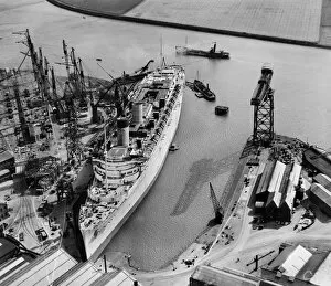 Glasgow Canvas Print Collection: RMS Queen Mary, Clydebank, 1935