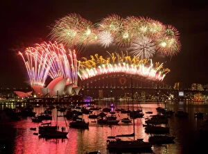 Australia Photographic Print Collection: Fireworks light up the Sydney Harbour Bridge during the annual fireworks display