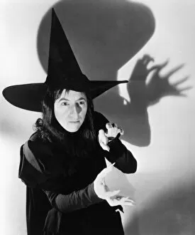 Actress Collection: WICKED WITCH OF THE WEST Margaret Hamilton as the Wicked Witch of the West in the 1939 MGM