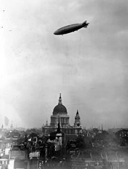 Cathedrals Canvas Print Collection: Airship R-101