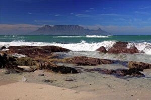 Related Images Jigsaw Puzzle Collection: Bloubergstrand, Table Mountain at back, Cape Town, Western Cape, South Africa
