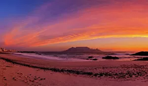 Cape Town Framed Print Collection: Dramatic Pink Sunset over Table Mountain from Blauwbergstrand Beach, Cape Town, Western Province
