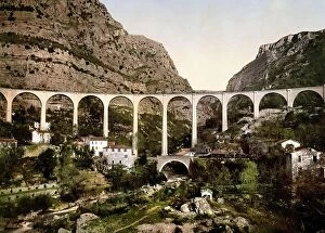 Contemporary art Collection: Gourdon, Bridge over the Wolf Gorge, Grasse, Provence-Alpes-Cote d'Azur, France, c