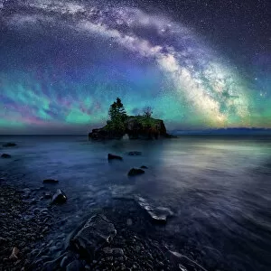 Iceland Collection: Milky Way Over Hollow Rock